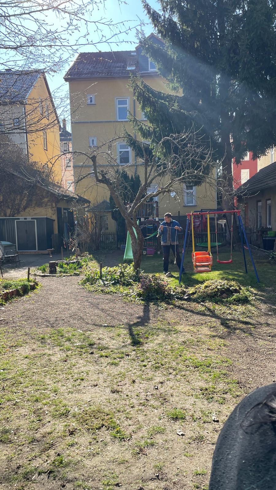 Gepflegte Garten- und Außenanlage eines Objekts