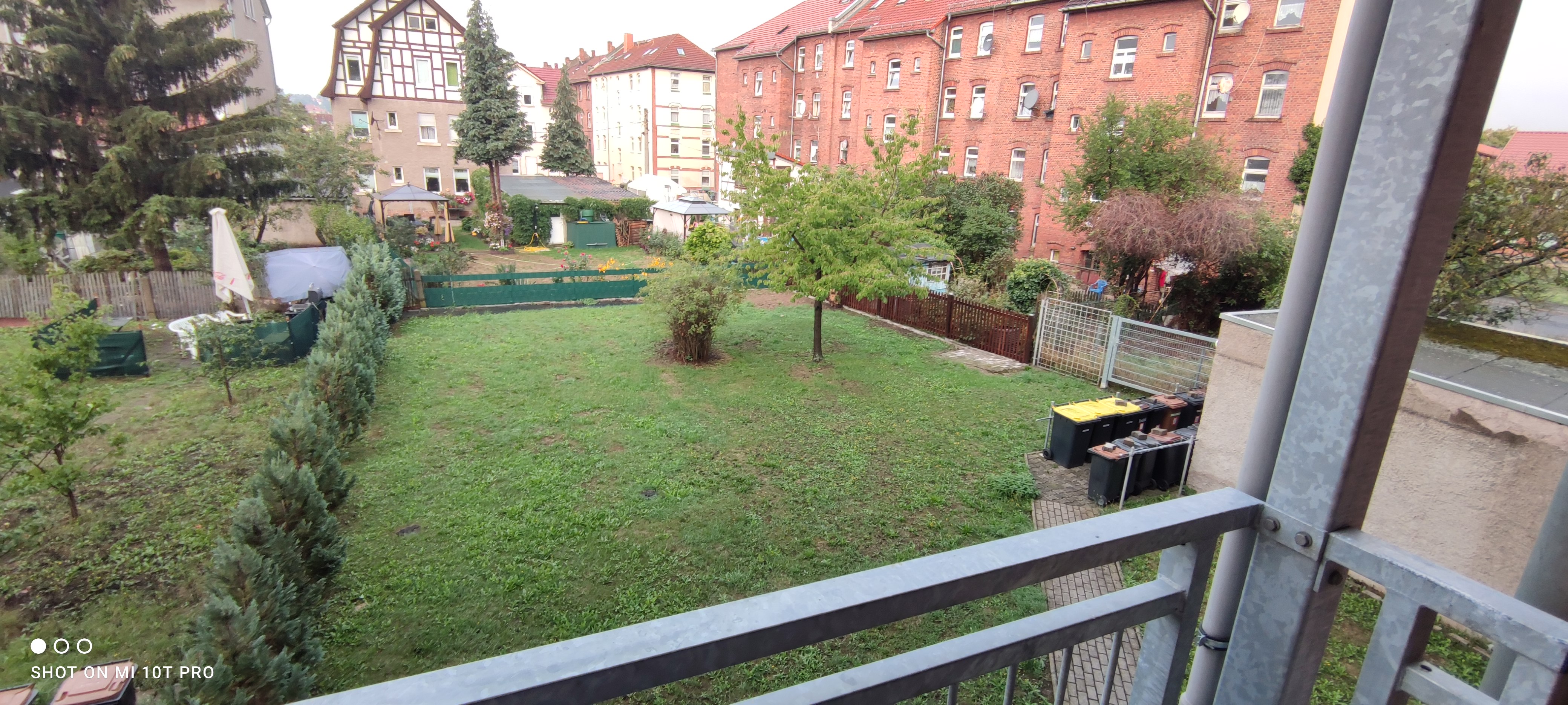 Ordentlich gestalteter Gartenbereich