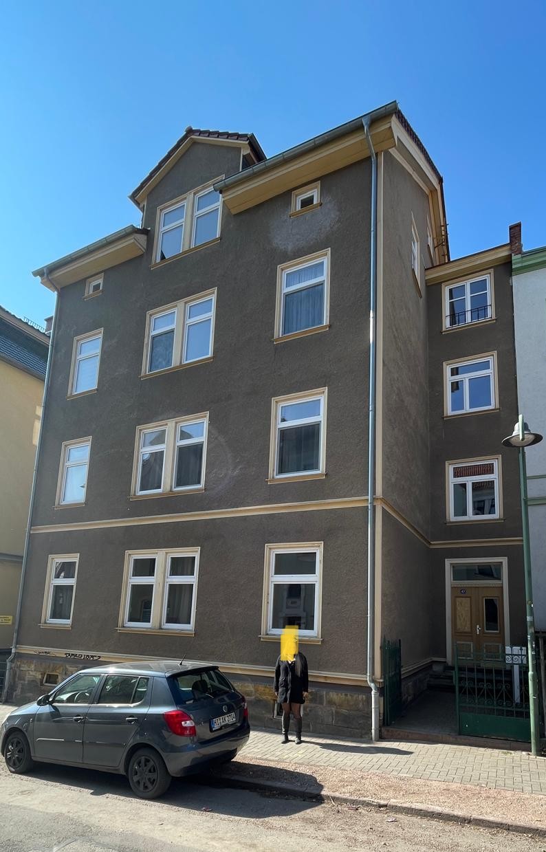 Mehrfamilienhaus mit gepflegter Außenansicht